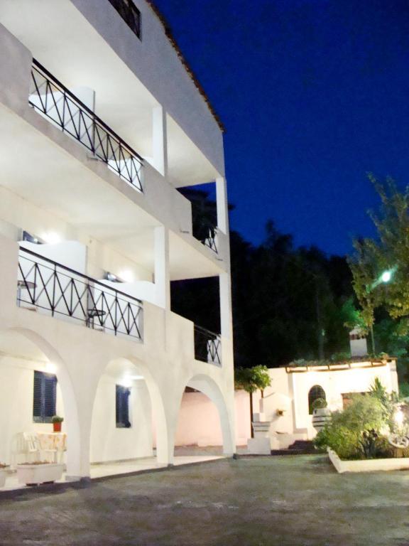 Villa Diamanti Kanapitsa  Ngoại thất bức ảnh